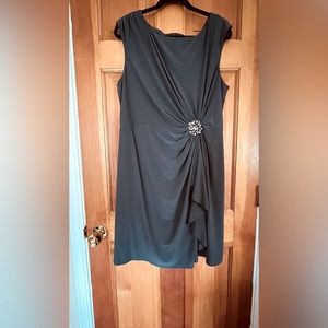 Jessica Howard Evenings Sleeveless Charcoal Dress with Embelishment Size 16